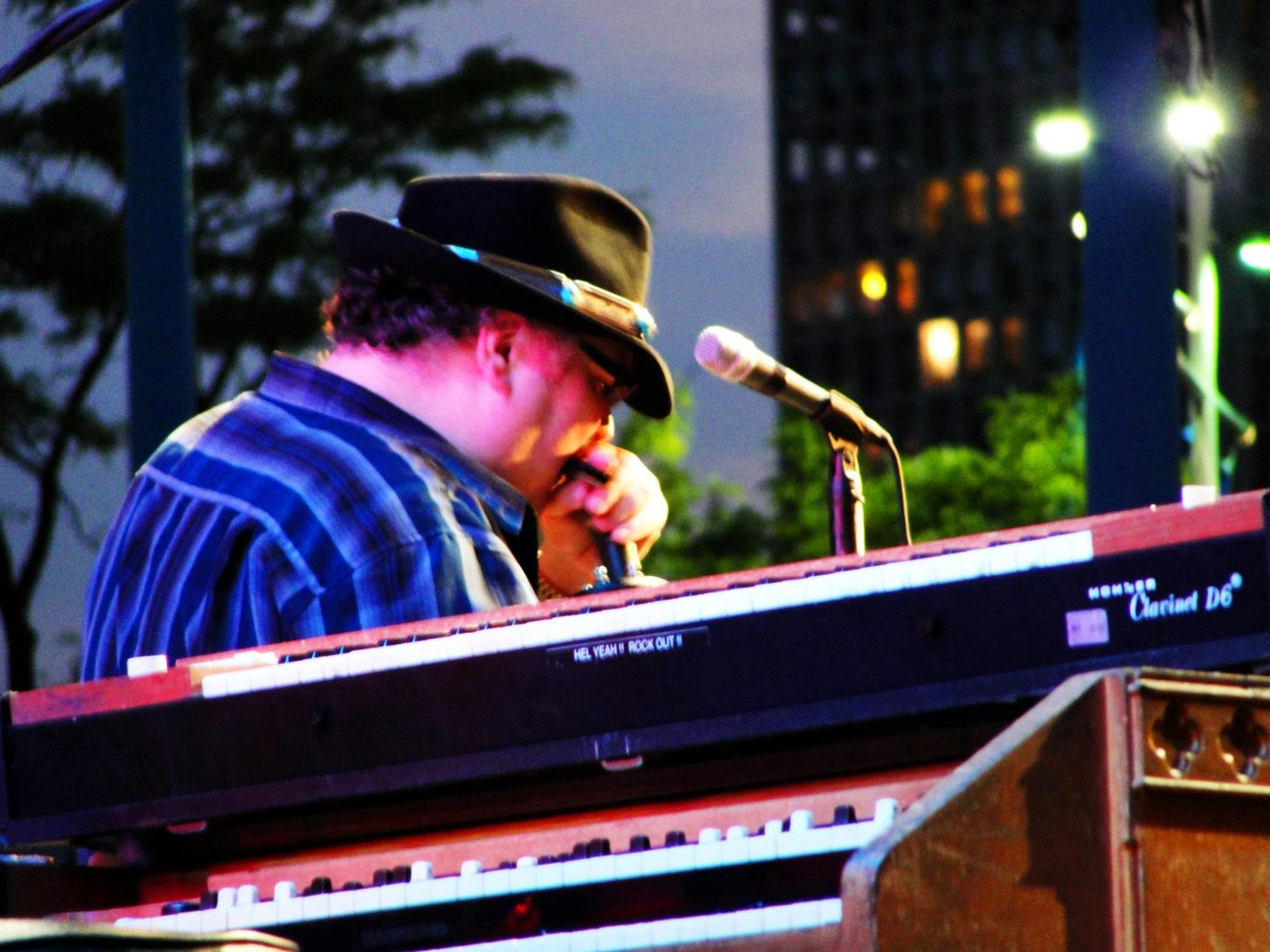 Blues Traveller live, frame 1
