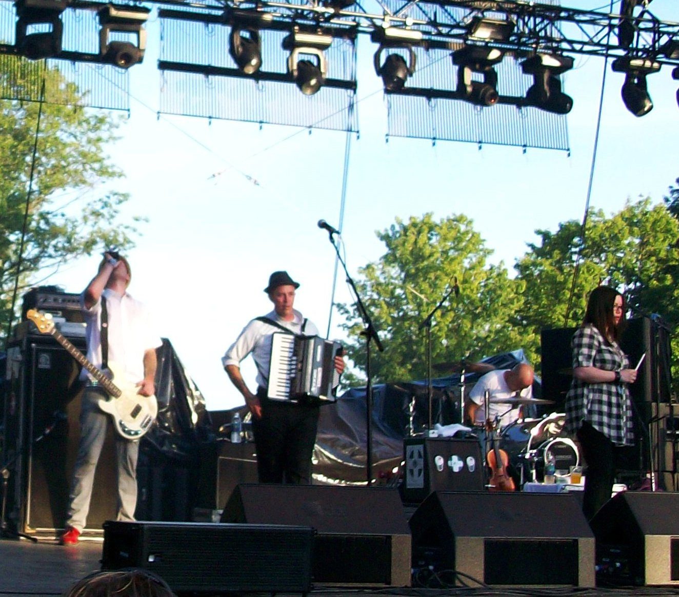 Flogging Molly live, frame 10