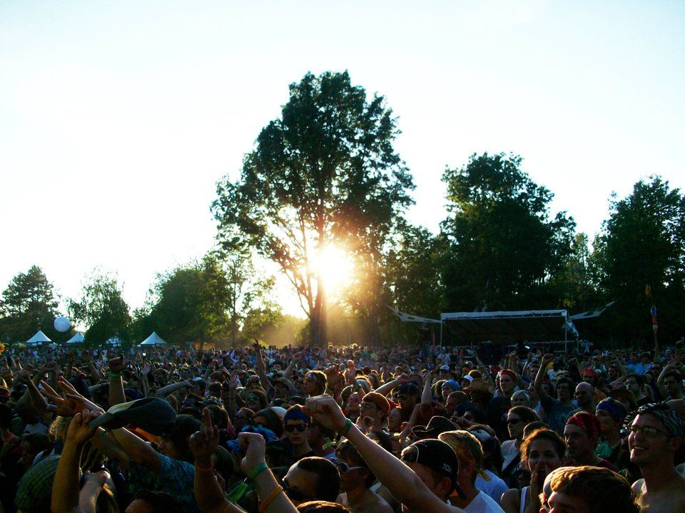 Flogging Molly live, frame 19