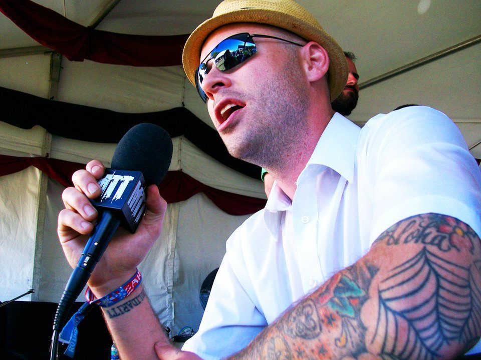 Flogging Molly live, frame 23
