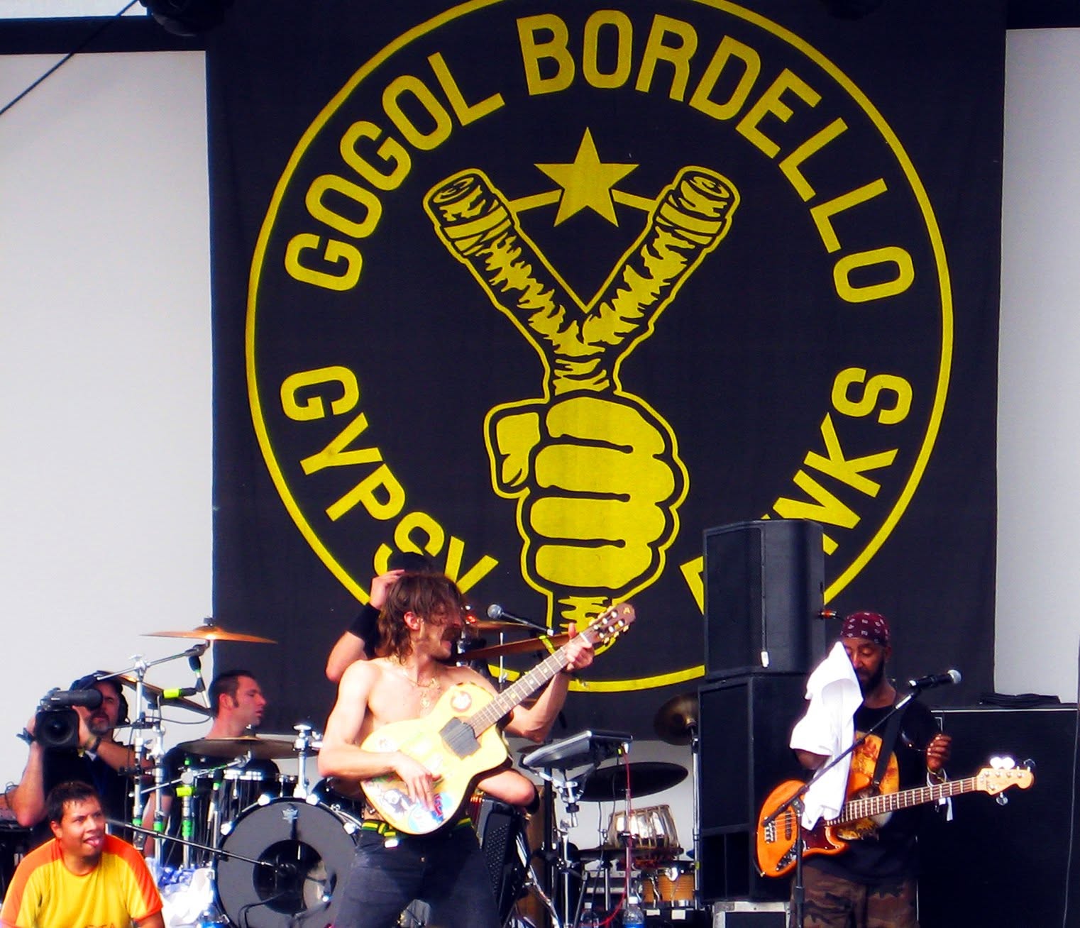 Gogol Bordello live, frame 4