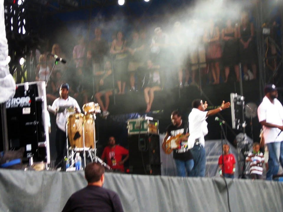 The Roots live, frame 3