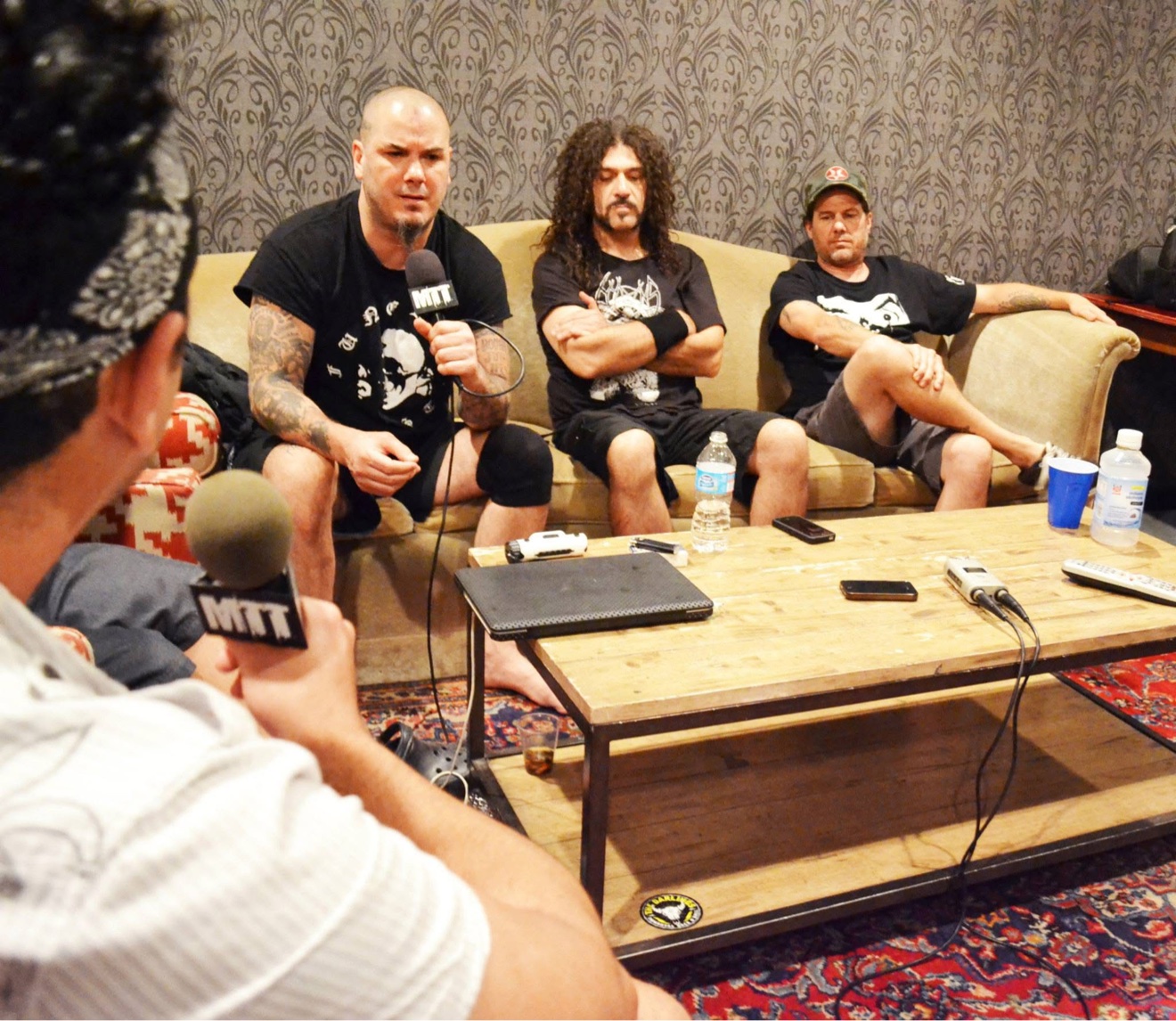 Phil Anselmo of Pantera holding the Moe Train's Tracks mic, with The Illegals beside him